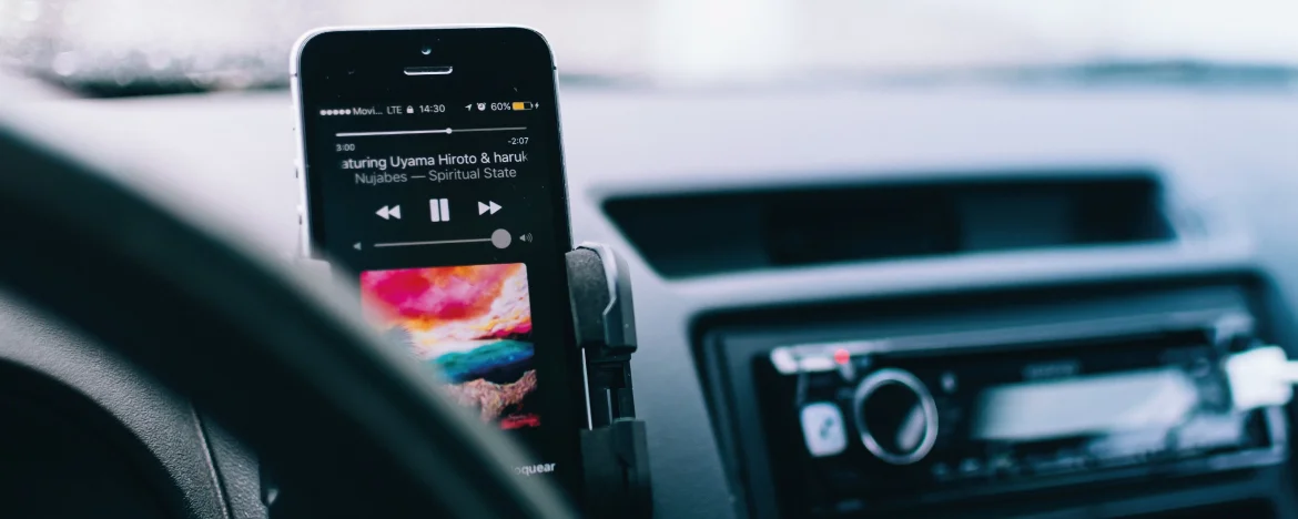 Mobile phone in car 