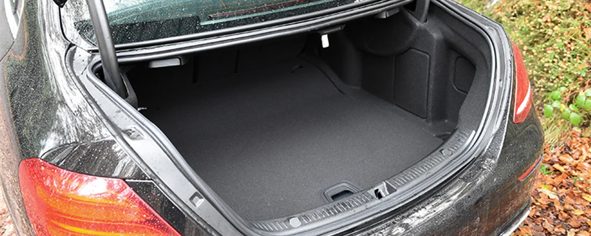 e-class-side-boot-space