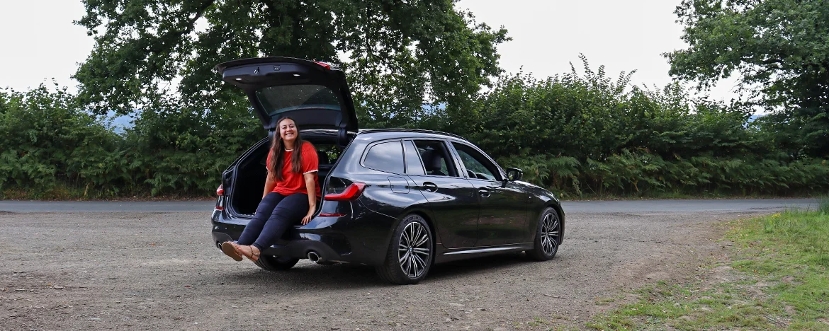 Alice-test-driving-the-bmw-320d-touring