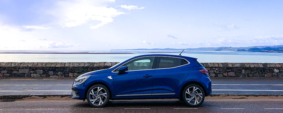 Renault Clio be the sea