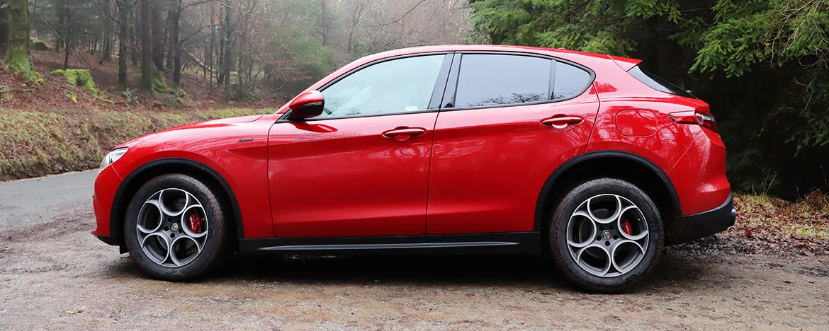 Alfa romeo stelvio side view.jpg