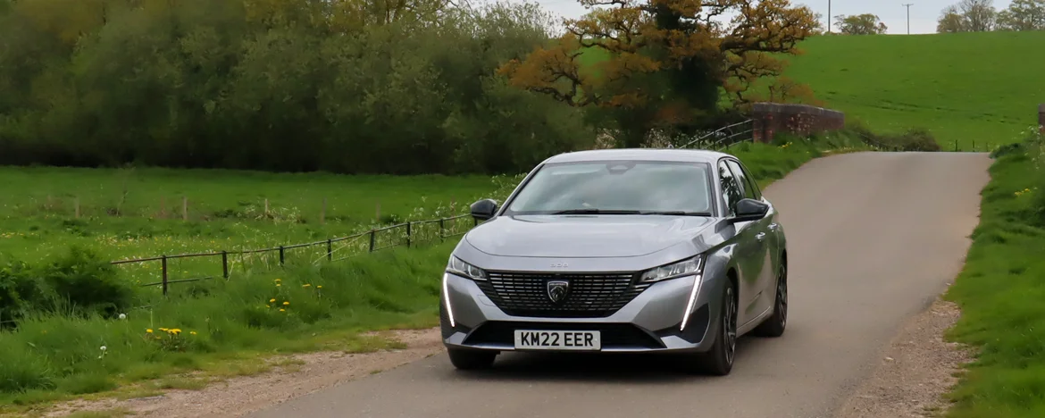 Peugeot 308 SW driving