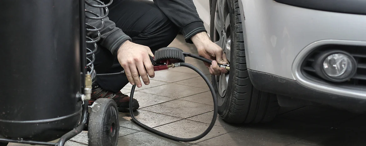 Checking tyre pressures