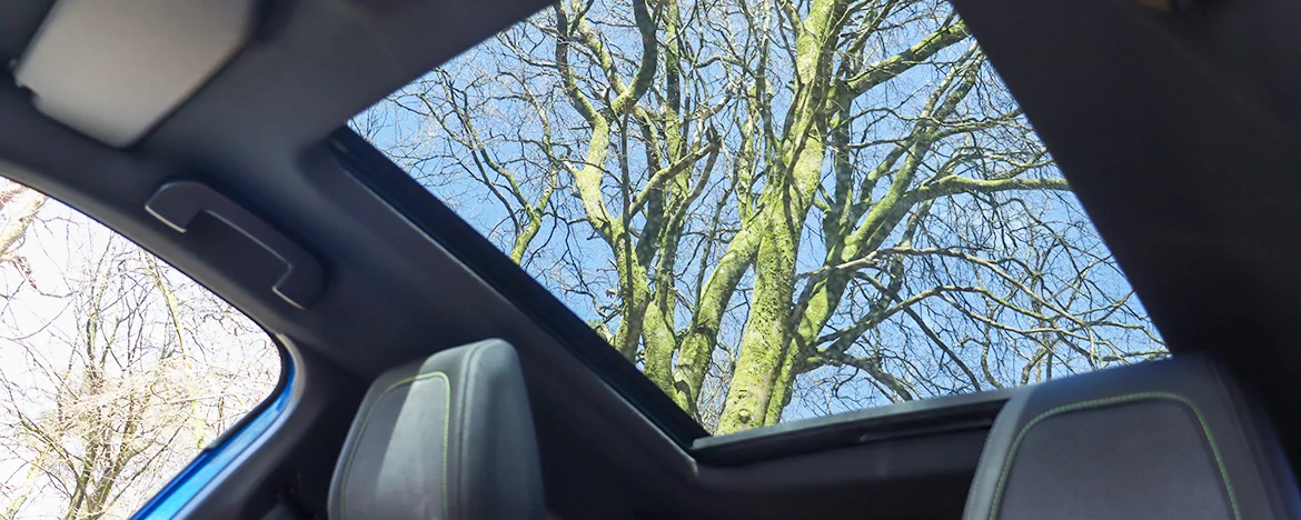 Peugeot e-2008 sunroof