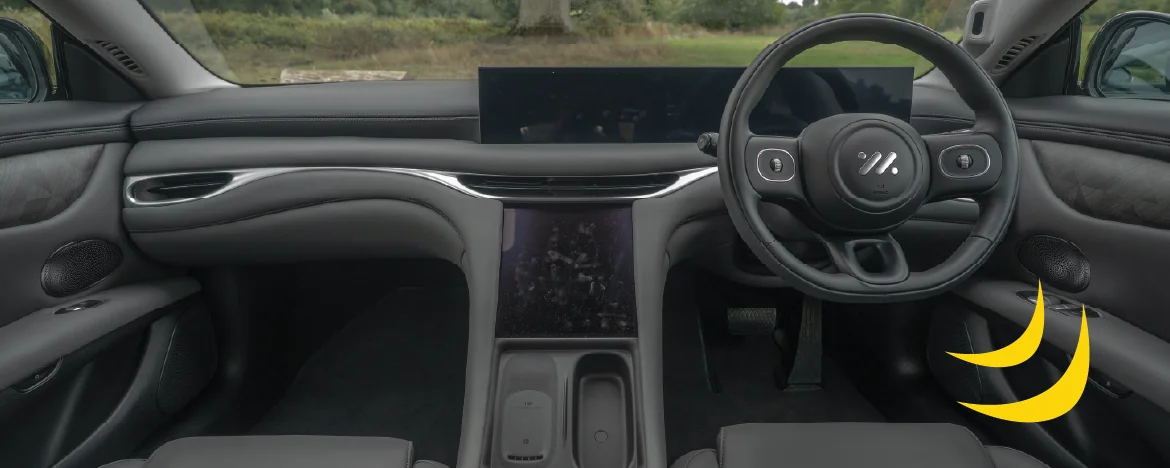 MG IM5 front interior