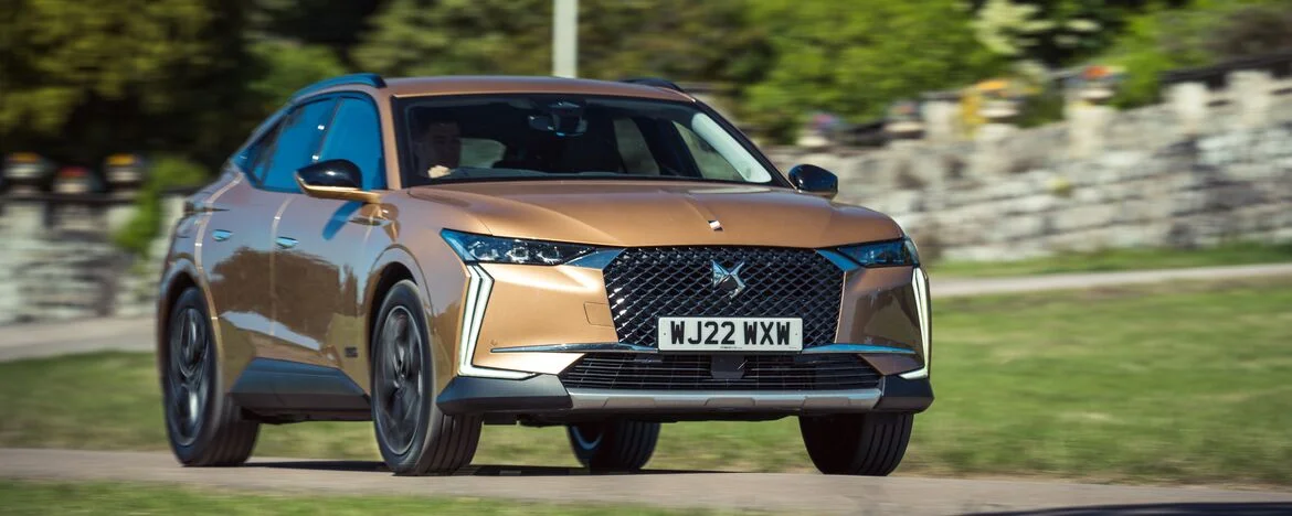 DS 4 E-Tense Cross Hybrid Driving