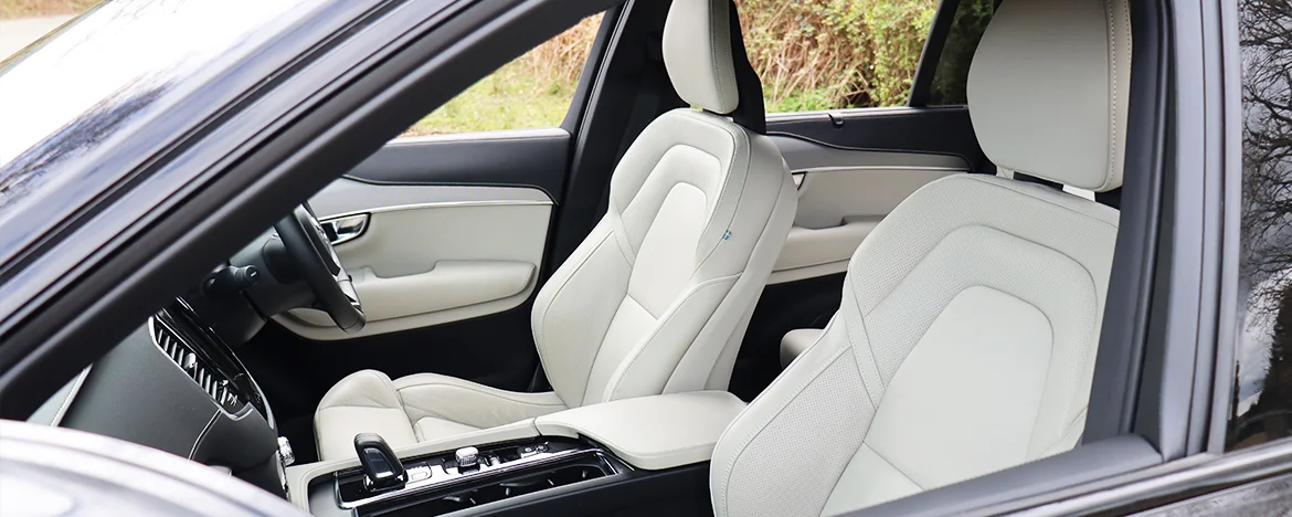 Volvo XC90 R-Design front seats