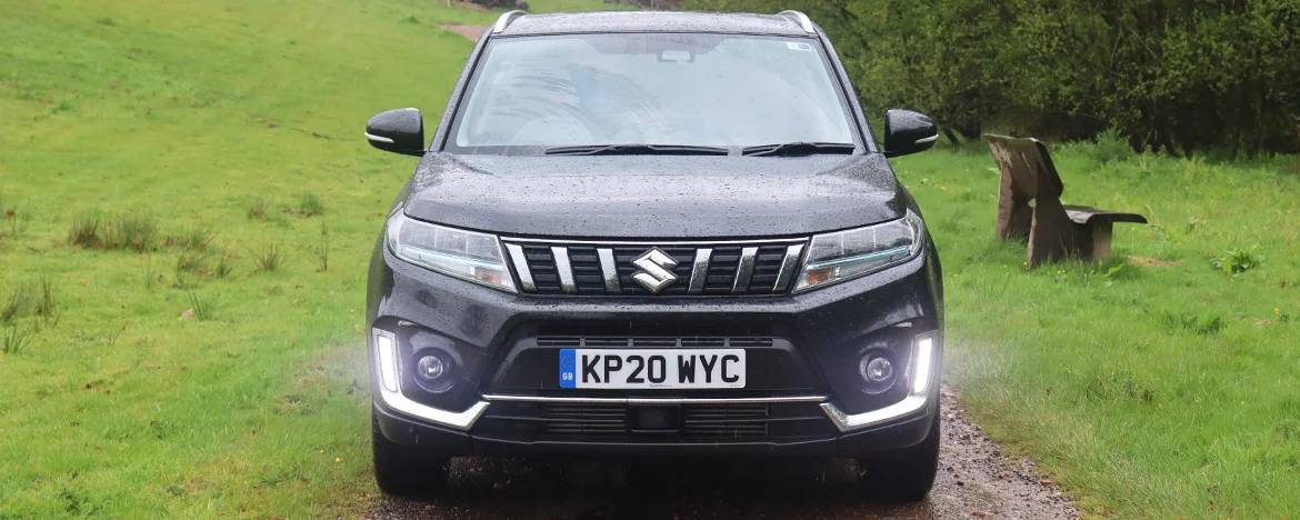 Vitara front view with beaming lights