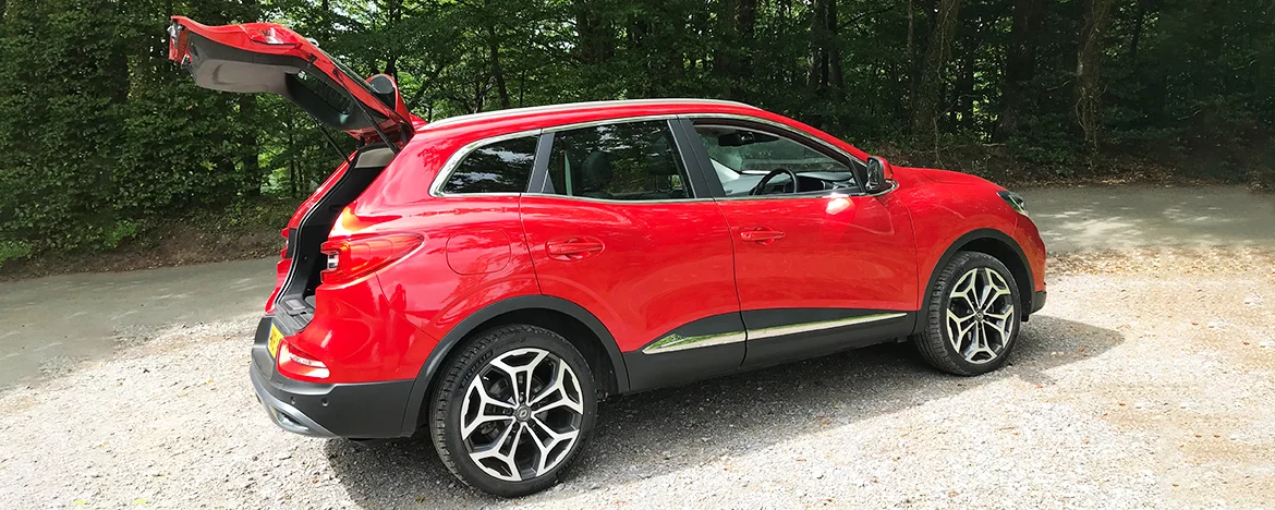 Renault-Kadjar-Side-View-With-Boot-Open