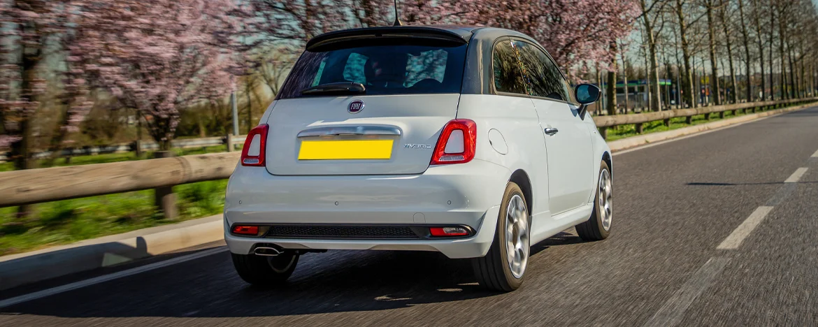 Fiat 500 Mild Hybrid driving away