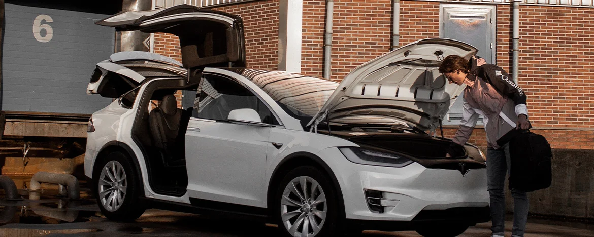 Tesla Model X falcon doors