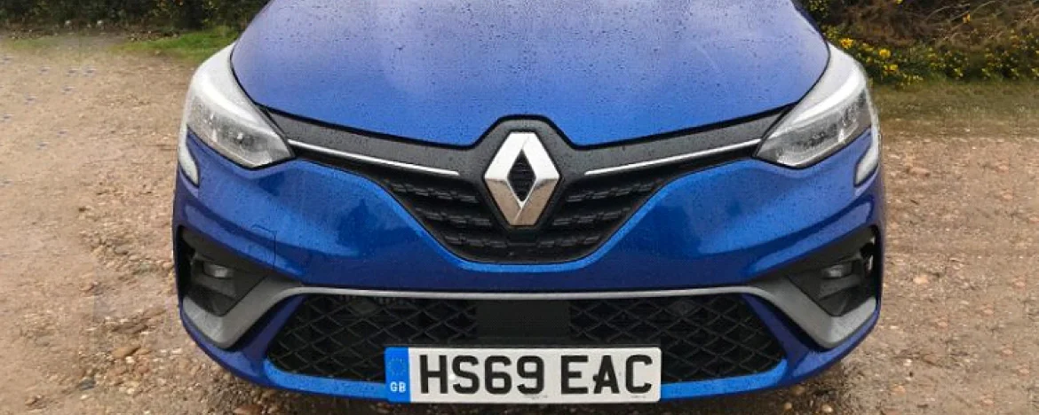 renault clio front close up