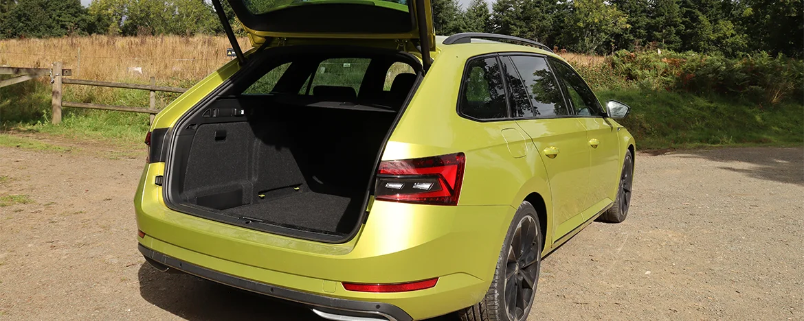 skoda superb boot open