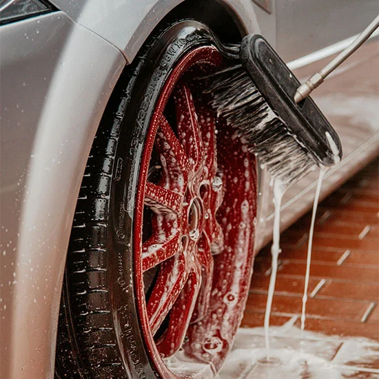 Washing car tyres with a brush