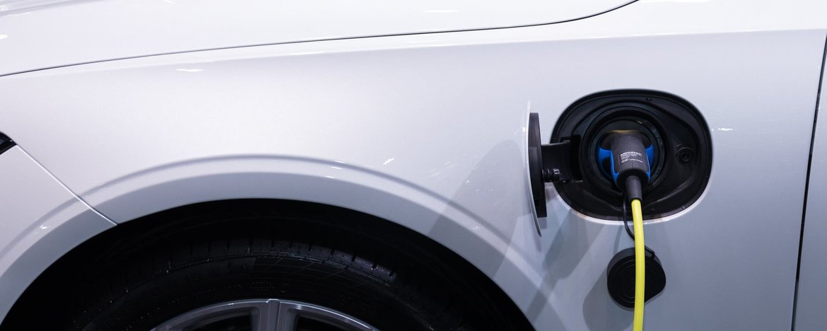 Electric vehicle on charge